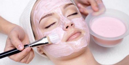 990 din za klasičan tretman lica u trajanju od 80 min+gratis korekcija obrva i depilacija nausnica (čišćenje,tonik,dubinska dezinfekcija,ceđenje,parenje,piling,maska,krema)-Studio TS-Birčaninova!
