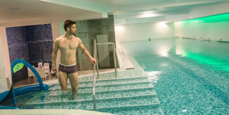 9000 din za mesečno spa članstvo - neograničen broj ulazaka (bazen, đakuzi, tepidarijum, ruska sauna, finska sauna, tiha soba sa slanim zidom) - Royal Wellness Spa centar!