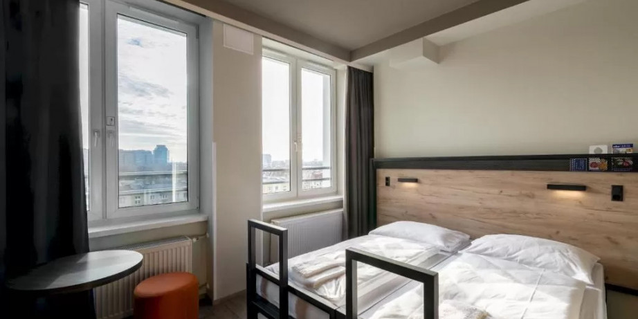 9450 din za noćenje sa doručkom za dvoje odraslih u standardnoj 1/2 sobi + dvoje dece u hotelu A&O Warsaw Wola u Varšavi!