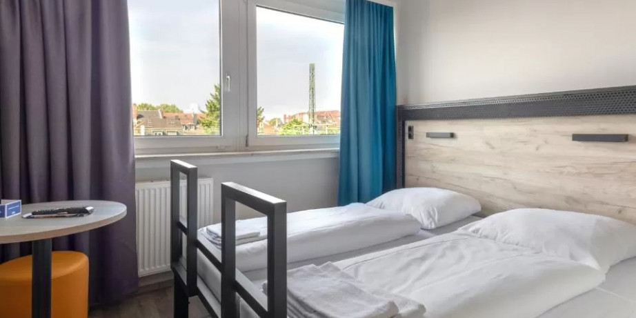 8330 din za noćenje sa doručkom za dvoje odraslih u standardnoj 1/2 sobi + dvoje dece u hotelu A&O Frankfurt Galluswarte!