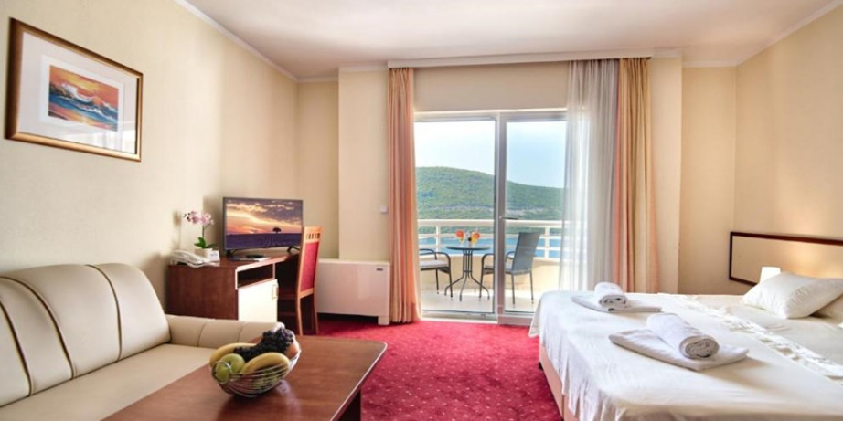 4900 din za vaučer za popust na 4 noćenja sa polupansionom za dve osobe u sobi sa pogledom na more u hotelu AGAVA 4* u Neumu za 432 evra!
