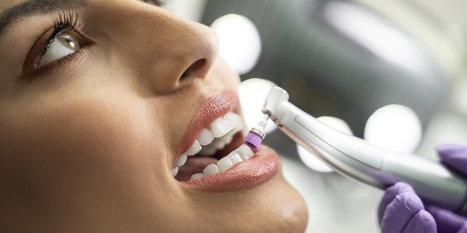 1190 din za ultrazvučno uklanjanje kamenca sa poliranjem zuba + kiretaža paradontalnih džepova (do 5 )+gratis stomatološki pregled-DR AST!