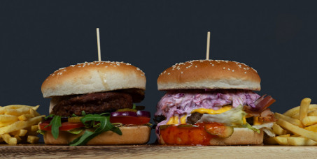 1680 din za dva BURGERA - Cheeseburger, Double Burger, Spicy Burger, Vege Burger na splavu VIVA-SC 25 MAJ na Dorćolu!