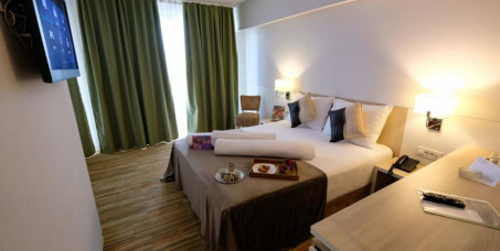 1200 din za vaučer za popust na dva noćenja sa doručkom za 2 osobe + korišćenje spa & wellnessa za 89 evra u hotelu HOLLYWOOD 4* u Sarajevu!