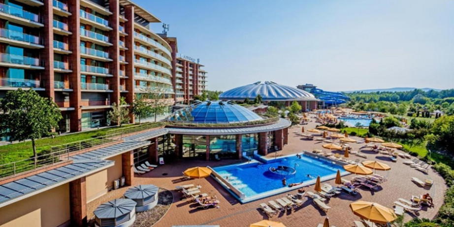 50400 dinara za 2 noćenja sa polupansionom za 2+1 u hotelu Aquaworld Resort 4**** u Budimpešti!