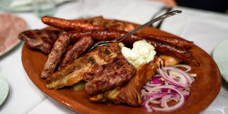 1340 din za leskovački roštilj za dvoje(leskovački uštipci,leskovačka kobasica,ćevapi,bela vešalica)+dva deserta(čokoladni kolač/tulumbe)-Konoba Akustik II Jahorina-na novoj lokaciji-Voždovac!!