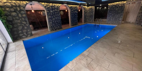1200 za rekreativno plivanje sa korišćenjem bazena i đakuzija za dve osobe u "Sokače klub" u Slancima!