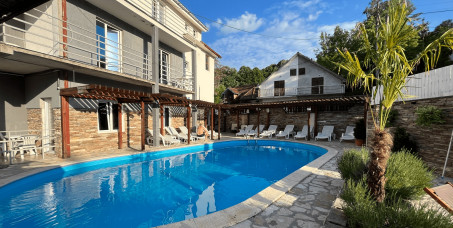 56480 din za pet noćenja za 6 osoba u lux apartmanu PANORAMA u Vili PETRA u Banji Vrujci!