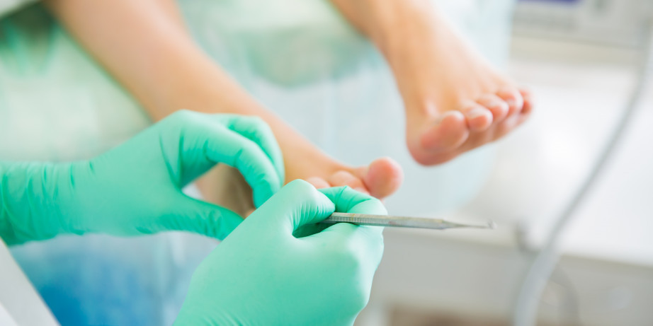 1800 din za medicinski pedikir u kozmetičkom salonu 