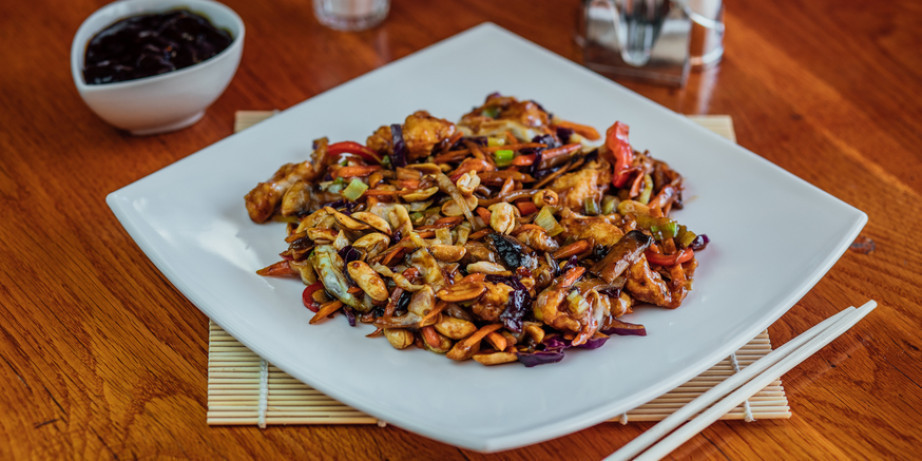 588 din za dve piletine sa kikirikijem od 350gr u restoranu Mister Wok u Zemunu!