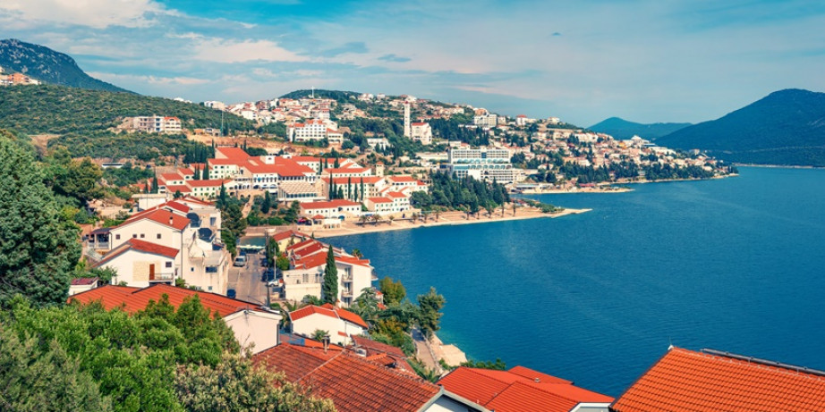 4900 din za vaučer za popust na 3 noćenja sa polupansionom za dve osobe u sobi sa pogledom na more u hotelu AGAVA 4* u Neumu za 378€!