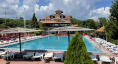 8500 din za dva noćenja za dvoje uz celodnevno uživanje na 3 bazena + flaša vina u motelu TENESI na Kosmaju! Odmorite se i uživajte u lepom ambijentu i predivnoj prirodi!