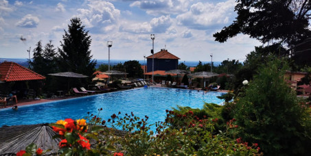 17500 din za pet noćenja za dvoje uz celodnevno korišćenje 3 bazena + gratis flaša vina u motelu TENESI na Kosmaju! Dođite i uživajte u predivnoj prirodi i lepom ambijentu!