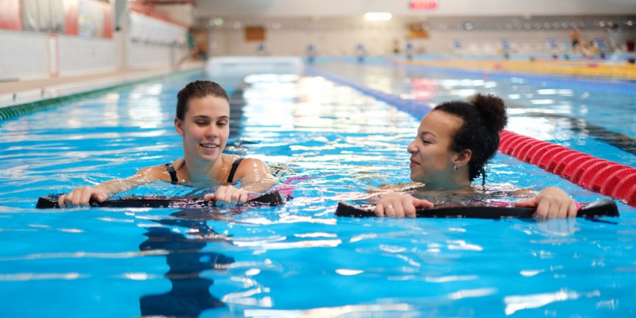 2700 din za jedan termin individualnog korektivnog plivanja sa trenerom (45min), kao deo fizikalne terapije!