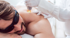 1290 din za lasersku epilaciju ramena za muškarce u salonu Krasiva na Novom Beogradu!