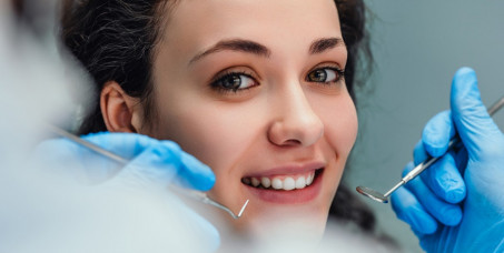 890 din za uklanjanje kamenca i poliranje zuba u stomatološkoj ordinaciji Lukac Dental!