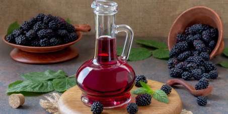 2940 din za Paket (domaća rakija+kupinovo vino) "Drinski obraz" iz Rašinog voćnjaka!
