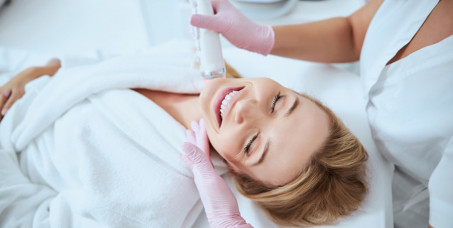 7000 din za mikroneedling/dermapen /genosys tretman lica ili kose + gratis fototerapija u luksuznoj ordinaciji HOLIMED ESTETIK u Beogradu na vodi! Tretman radi doktor!