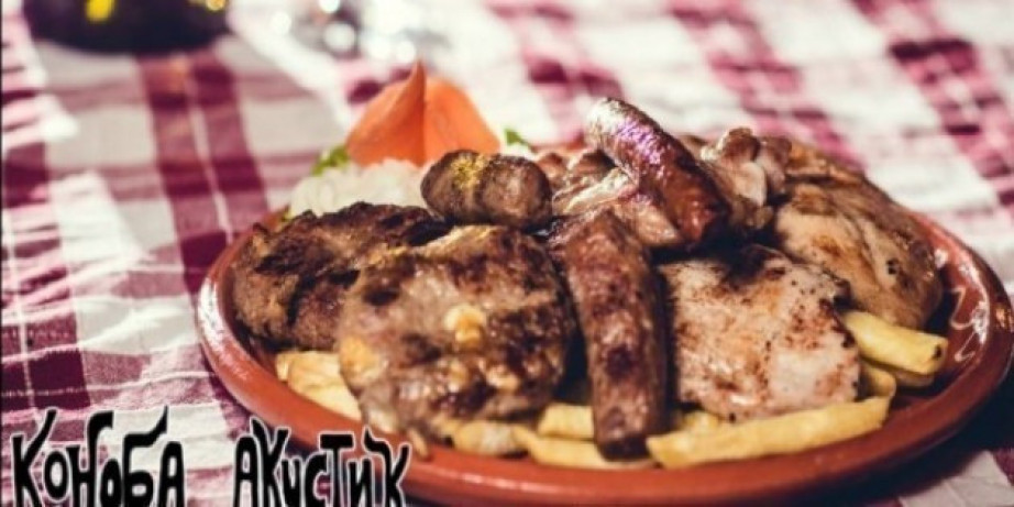 1340 din za 800 gr mešanog mesa sa prilogom za dvoje (pileći batak,pileći file,svinjska vešalica,ćevapi,kobasica) + dve supe + dva deserta (čokoladni kolač/ tulumbe/pita sa jabukama)-Konoba!