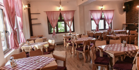 1340 din za 800 gr mešanog mesa sa prilogom za dvoje(pileći batak,pileći file,svinjska vešalica,ćevapi)+dve supe+dva deserta (čokoladni kolač/ tulumbe/)-Konoba Akustik II Jahorina-Voždovac!!