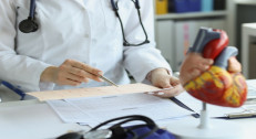 4000 din za internistički pregled (EKG, merenje krvnog pritiska, pregled interniste, tumačenje lab analiza, terapija, saveti) u ordinaciji Doutora!