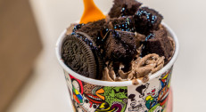 200 din Roll sladoled oreo, kinder, KitKat, ili nutella i plazma u Dos Churros!