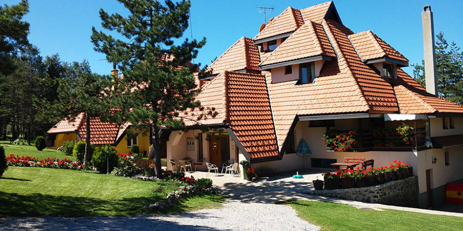 4000 din za noćenje za 4 osobe u apartmanu u Markovom konaku na Divčibarama!