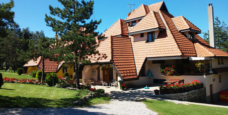 4000 din za noćenje za 4 osobe u apartmanu u Markovom konaku na Divčibarama!