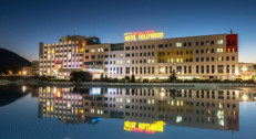 1490 din za vaučer za popust na dva noćenja sa doručkom za 2 osobe + korišćenje spa & wellnessa u hotelu HOLLYWOOD 4* u Sarajevu za 114€ !