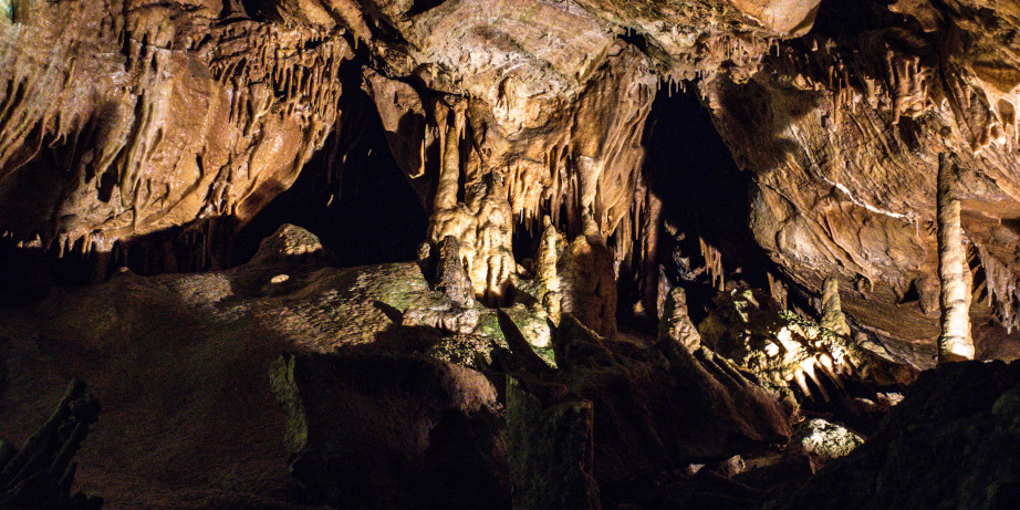 2200 din za izlet Manastir Manasija - Resavska pećina – Lisine – vodopad Buk!