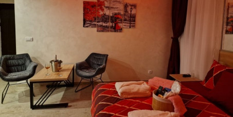 9400 din za noćenje za dvoje u apartmanu sa saunom i jacuzzijem na terasi + flaša vina u hotelsko-teniskom centru Green set kod Avale!