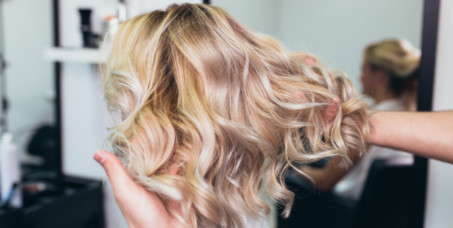 1450 din za pramenove u 3 boje ili ombre pramenove + šišanje + feniranje + pakovanje kose u salonu Megga Beauty!
