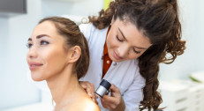 5000 din za pregled dermatologa i dermatoskopija svih mladeža-Gracia Medika!