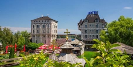 790 din za ostvarivanje popusta na noćenje sa doručkom za dve osobe u hotelu Pirg ili Ras u ETNO SELU STANIŠIĆI za 67€!