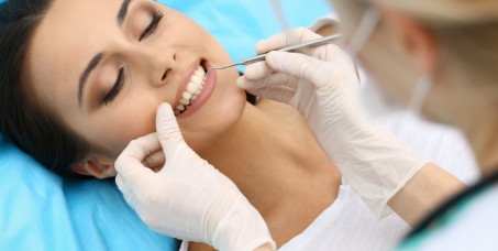3800 din za plombu, skidanje kamenca i poliranje + gratis peskiranje, kiretaža džepova i stomatološki pregled u ordinaciji "Medis Dental"!