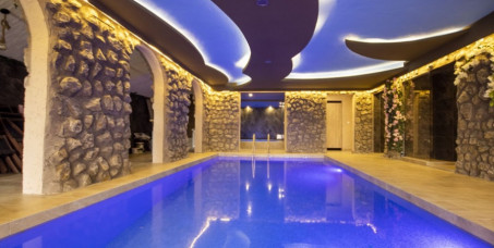 5100 din za korišćenje SPA centra i zatvorenog bazena za dve osobe + ručak ili večera u "Sokače klub" u Slancima!