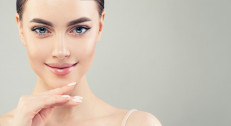 990 din za dubinsko čišćenje lica sa ubacivanjem vitamina C + poklon korekcija obrva i depilacija nausnica u salonu M BODY LINE!