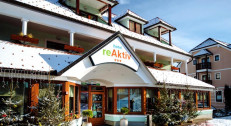 5500 din za vaučer za popust na novogodišnji paket za dvoje: 2 polupansiona u hotelu Reaktiv + mali šampanjac u hotelu Reaktiv u centru Zreča  za 371€!