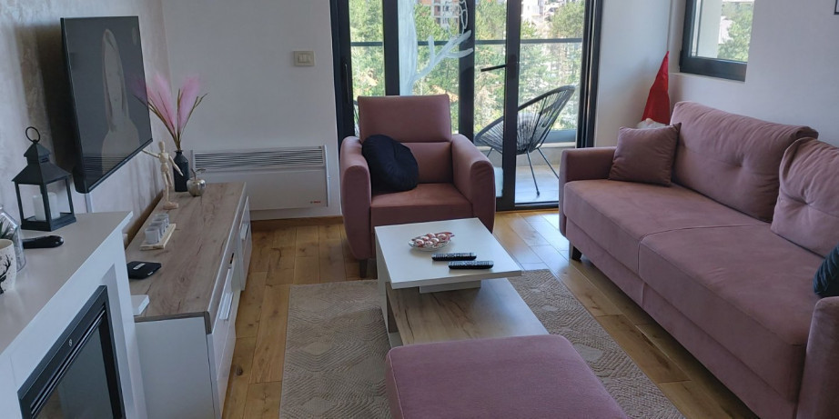 9400 din za dva noćenja (2-4 osobe) + 1.5h SPA centra tokom boravka u apartmanu MYSTIC na  ...
