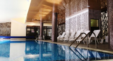 4500 din za vaučer za popust na doček Nove godine u hotelu CASA KARINA**** (3 noćenja na bazi polupansiona za jednu osobu+ gala večera za doček) u Banskom za 394evra!