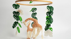 3200 din za vrtešku za krevetac - Žirafa Safari!