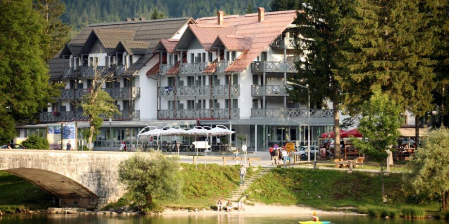 25550 din za dva noćenja sa doručkom za dve osobe u hotelu JEZERO**** na Bohinjskom j ...