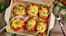 1340 din za vegeterijanski tanjir za dvoje (pohovana paprika sa sirom, pohovani kačkavalj, pečurke na žaru punjene sirom, pomfrit) u restoranu Konoba Akustik!