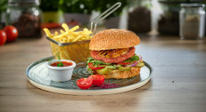1295 din za dva burgera po izboru (Cheeseburger, Double Burger, Vege Burger, Egg&Bacon ) na splavu VIVA na Savskom keju!