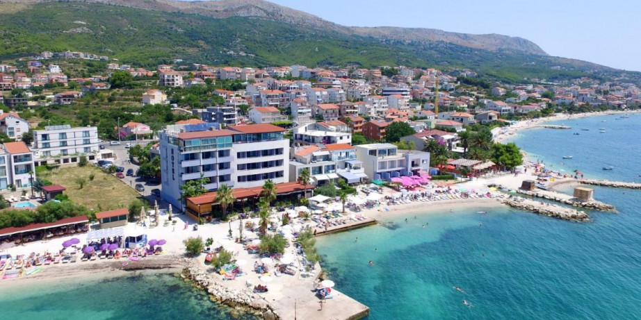 1290 din za popust na noćenje sa doručkom za dve osobe u deluxe sobi sa hidromasažnom ka ...