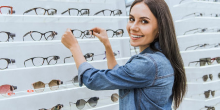 4500 din za određivanje dioptrije i komplet antirefleks naočare (ram po izboru + gratis futrola i krpica) u OPTICI MRKELA u Novom Sadu!