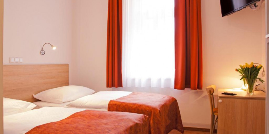 16660 din za dva noćenja sa doručkom za dvoje u standardnoj dvokrevetnoj sobi u hotelu A ...