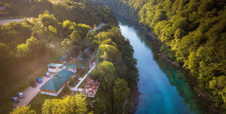 950 din za ostvarivanje popusta na rafting Tarom sa dva noćenja u standardnim drvenim bungalovima + safari kroz NP Sutjeska u kampu HIGHLANDER u Foči za 90 evra!