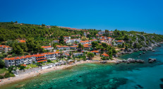 890 din za ostvarivanje popusta na letovanje u Lutri (10 noćenja + prevoz) od 116€! Polazak 01.06.2025.!