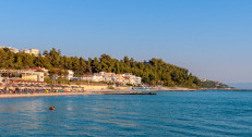 2300 din za ostvarivanje popusta na letovanje u KALITEI u apart hotelu Okeanis (10 noćenja+ prevoz) od 188€! Polazak 28.08.2025.!